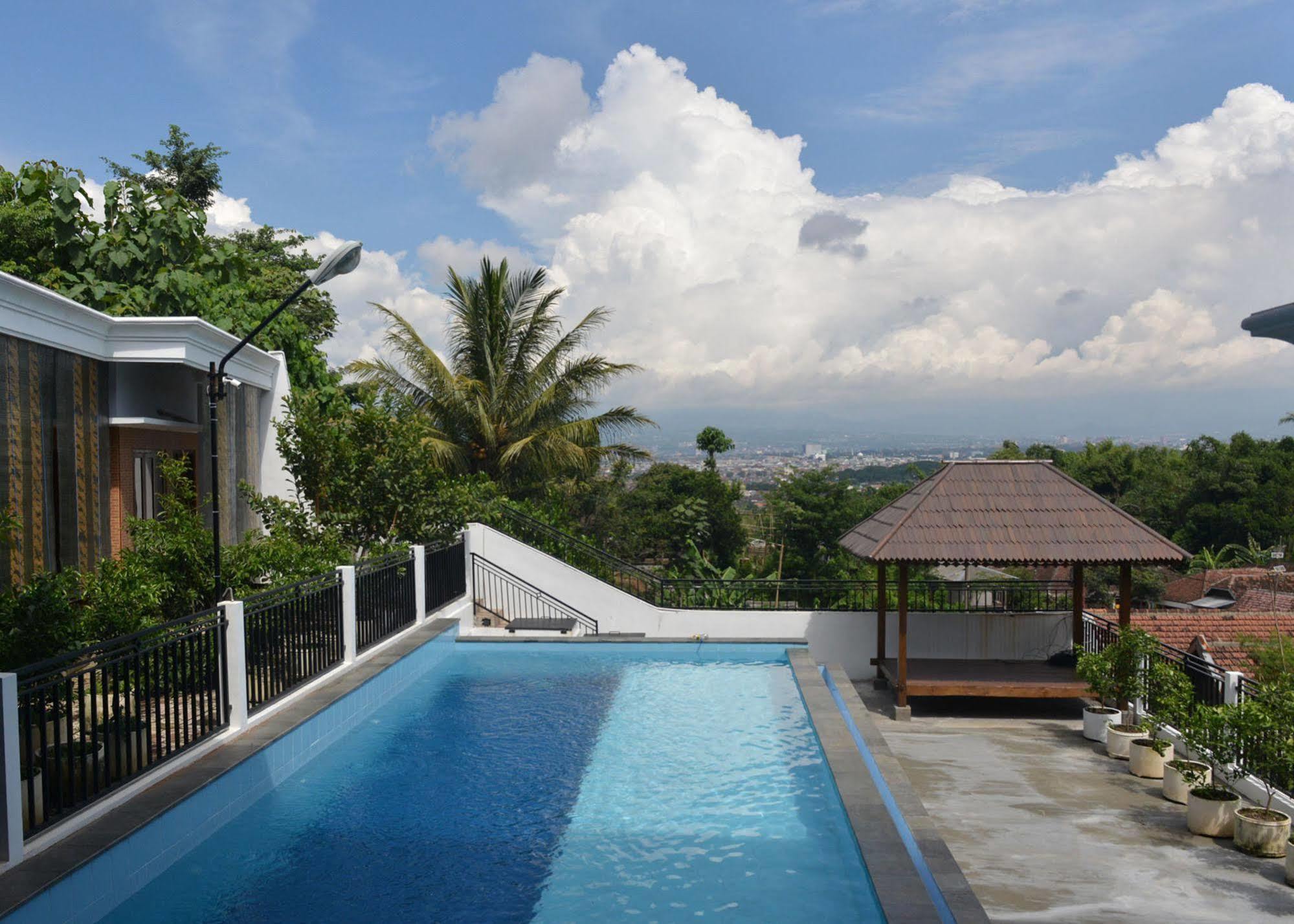 Malang Hill Syariah Redpartner Exterior foto
